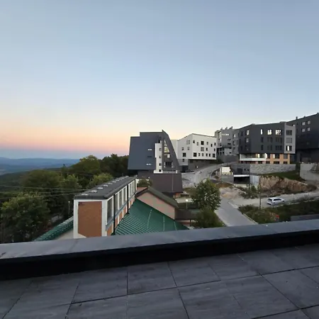 Skiandstaybjelasnica1 *